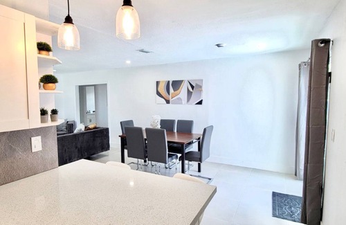 West Hollywood Casa | Beautiful Corner Home 3BRs with Pool and Hot Tub