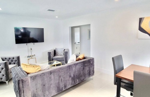 West Hollywood Casa | Beautiful Corner Home 3BRs with Pool and Hot Tub