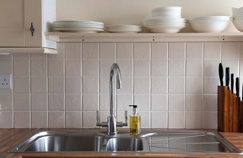 Steyning Cabaña | Acogedora casa de 2 dormitorios en el corazón del pueblo de Steyning. Capacidad para 3 personas.