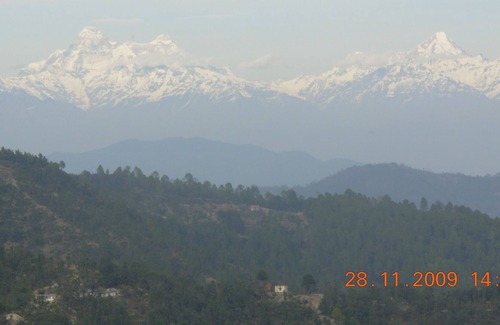 Kaul Cabaña | Hermosa casa de campo en el regazo de la naturaleza. Hermosa vista de los picos del Himalaya cargados de nieve.