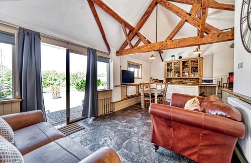 Broughton Hackett Cabaña | Beautiful Cottage with Parking