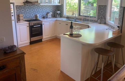 Barwon Heads Casa | Beautiful Cottage one street from the river...