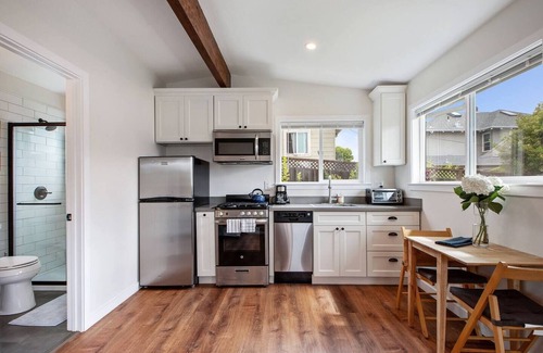 Cleveland Heights Casa | Beautiful Cottage by the Lake