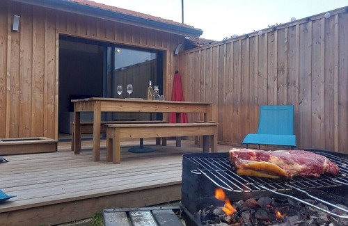 Gujan-Mestras Chalet De Esquí | Beautiful cottage with garden near the beach