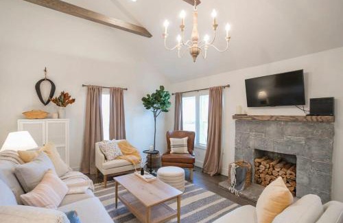 Donelson Hills Casa | Beautiful Cottage in Donelson Close to Opryland