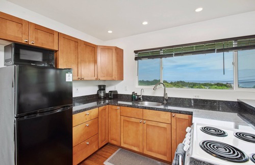 Hana Cabaña | Cottage bellamente actualizado en el corazón de la ciudad de Hana, capacidad para 2 personas con 1 cama / 1ba