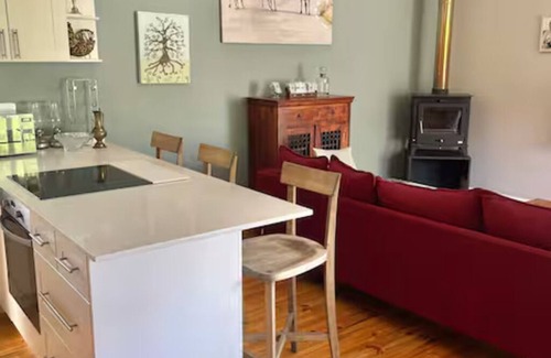 Port Elizabeth Cabaña | Beautiful cottage nestled in a stunning garden