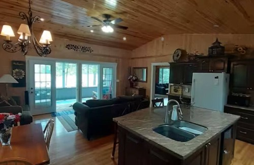 Marmora and Lake Cabaña | Beautiful Cottage on a Stunning Lake, Great for Family and Friends!