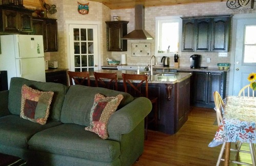 Marmora and Lake Cabaña | Beautiful Cottage on a Stunning Lake, Great for Family and Friends!