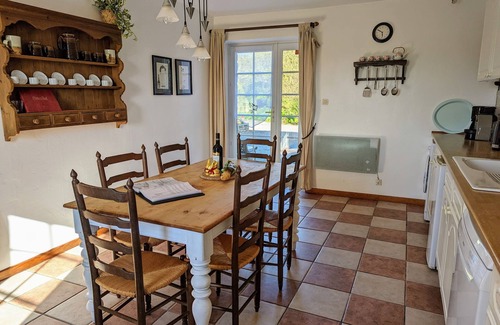 Vesly Cabaña | Acogedora casa de campo a solo 10 minutos de la playa con piscina, cancha de tenis, perros bienvenidos