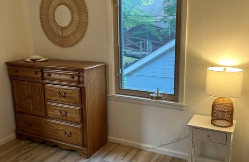 Three Rivers Cabaña | Beautiful cottage on the lake 2 bedroom, 1 bath, sleeps 7-8