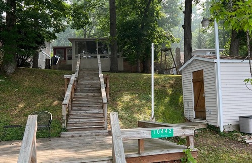 Three Rivers Cabaña | Beautiful cottage on the lake 2 bedroom, 1 bath, sleeps 7-8