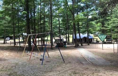 Mayfield Cabaña | Hermosa cabaña en el lago Arbutus, Traverse City, MI 49696