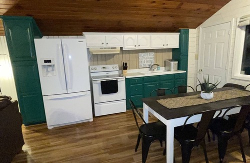 Benton Cabaña | Beautiful Cottage -Water Front+dock+Big Bear Bay