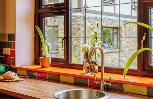 Ammanford Cabaña | Beautiful cottage with a private sauna, surrounded by 4 acres of land with grazing sheep.