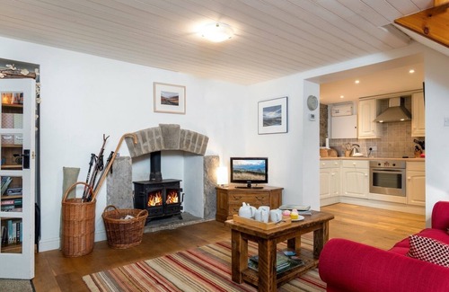 Low Row Casa | Beautiful cottage with breathtaking views! Sleeps 3 & 1 dog, w/ WiFi & pub nearby!