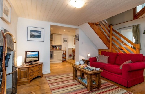 Low Row Casa | Beautiful cottage with breathtaking views! Sleeps 3 & 1 dog, w/ WiFi & pub nearby!