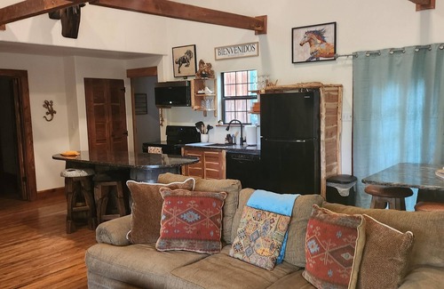 Cayuga Cabaña | Beautiful cottage with large deck and lakefront access.
