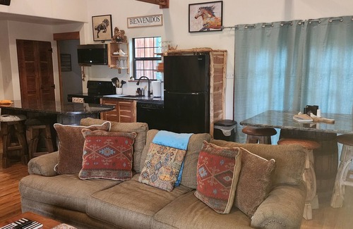 Cayuga Cabaña | Beautiful cottage with large deck and lakefront access.