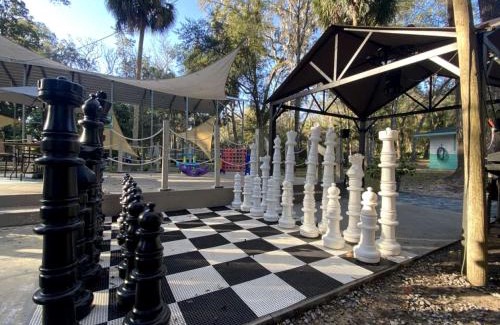 Dunnellon Casa | Beautiful Cottage with Fire Pit and Barbecue in Dunnellon, Florida