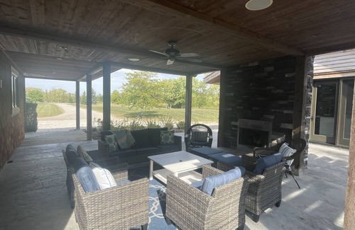 Dashwood Cabaña | Beautiful Country Estate w/ hot tub, beach access, close to popular towns