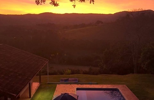 Extrema Casa | Hermosa Villa con piscina y vista panorámica hermosa 1 hora SP