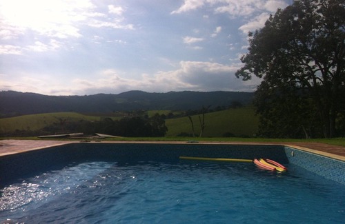 Extrema Casa | Hermosa Villa con piscina y vista panorámica hermosa 1 hora SP
