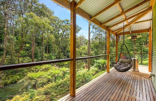 Emerald Casa | Beautiful country property in native bush less than an hour from Melbourne.