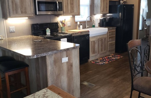 Eustace Casa | Beautiful country setting! Nearby historic east tx towns, Lakes and State Park.