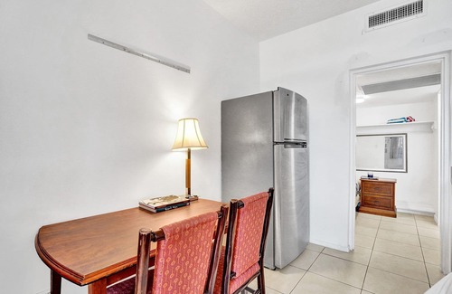 Hallandale Beach Apartamento | Beautiful Cozy 1br Apartment Walk From the Ocean!