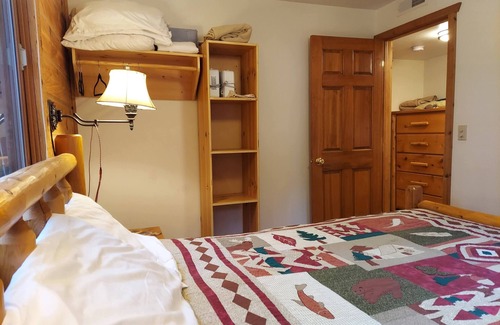 Warrens Cabina | Beautiful, cozy 3 bedroom cabin with additional loft space near water park!