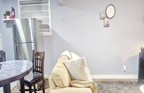Airdrie Apartamento | Beautiful, cozy and comfy suite.
