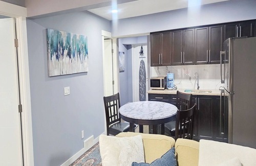 Airdrie Apartamento | Beautiful, cozy and comfy suite.