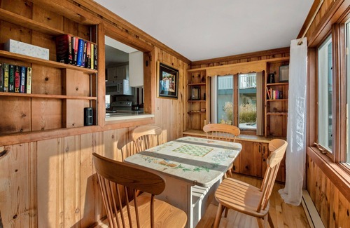 Bonnet Shores Casa | Beautiful Cozy Beach Cottage right across the street from Kelly Beach