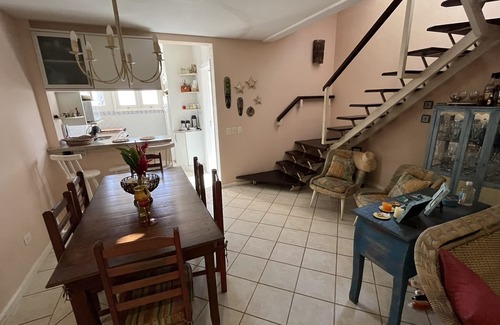 Camburi Casa | Hermosa y acogedora casa familiar en una comunidad cerrada con 3 dormitorios (1 en suite)