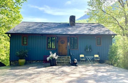 Chimney Rock Cabina | Beautiful cozy Cabin with an amazing view of Chimney Rock