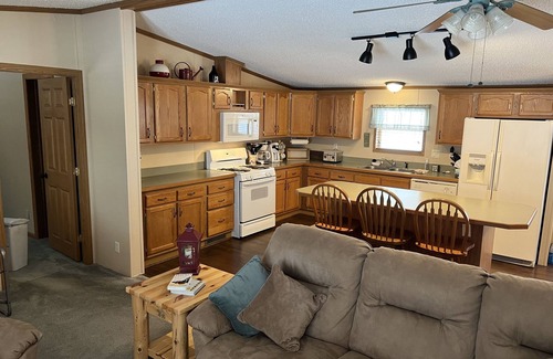 Hill City Cabina | Beautiful & Cozy Waterfront Hill Lake cabin