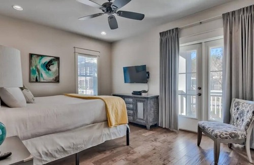 Crystal Shores Casa | Beautiful Crystal Home Steps to the Beach, Pool