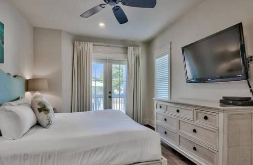 Crystal Shores Casa | Beautiful Crystal Home Steps to the Beach, Pool