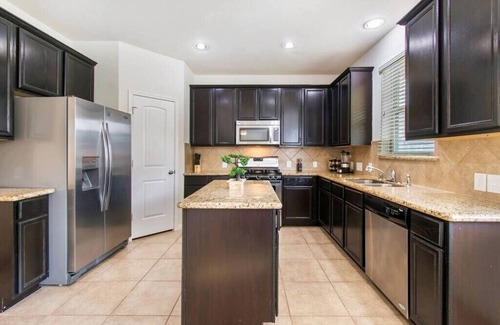 Spring Casa | Hermoso atractivo exterior con interiores modernos. (Primavera, Los bosques, Conroe)