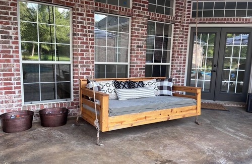 Klondike Casa | Beautiful Custom 4 bed with pool home with 3 acres. Private spacious backyard.