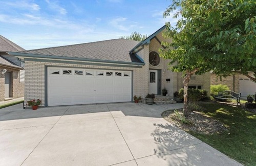 Tecumseh Casa | Beautiful custom-built 5-bedroom home in the heart of Tecumseh