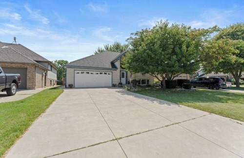 Tecumseh Casa | Beautiful custom-built 5-bedroom home in the heart of Tecumseh