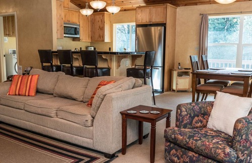 North Fork Casa | HERMOSA CABINA PERSONALIZADA EN 2O ACRES