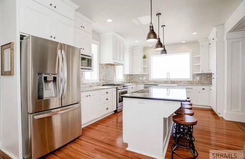 Idaho Falls Casa | Beautiful custom home overlooking the Snake River valley