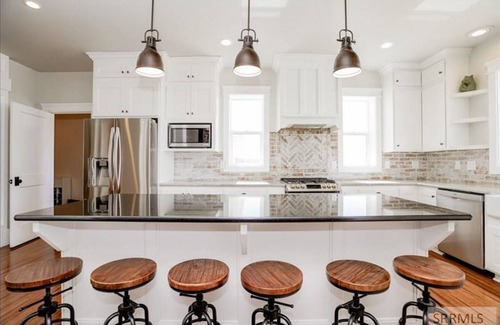 Idaho Falls Casa | Beautiful custom home overlooking the Snake River valley