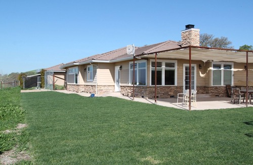 San Miguel Casa | Hermosa casa personalizada en la cima de una colina, vistas 360, corazón del país del vino