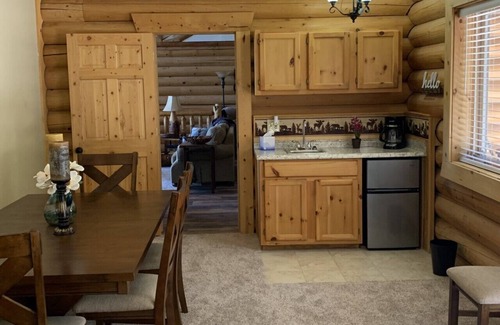 Cripple Creek Casa | Beautiful Custom Log Home in the Mountains- Great for Large Families