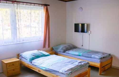 Hradec Kralove Casa | Beautiful apartment in villa for 12 people with WIFI, TV, patio, pets allowed and parking