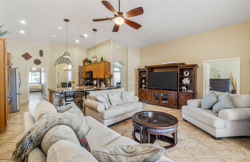 Desert Hot Springs Casa | Beautiful Desert Retreat-Bright and Spacious with private pool and Jacuzzi.